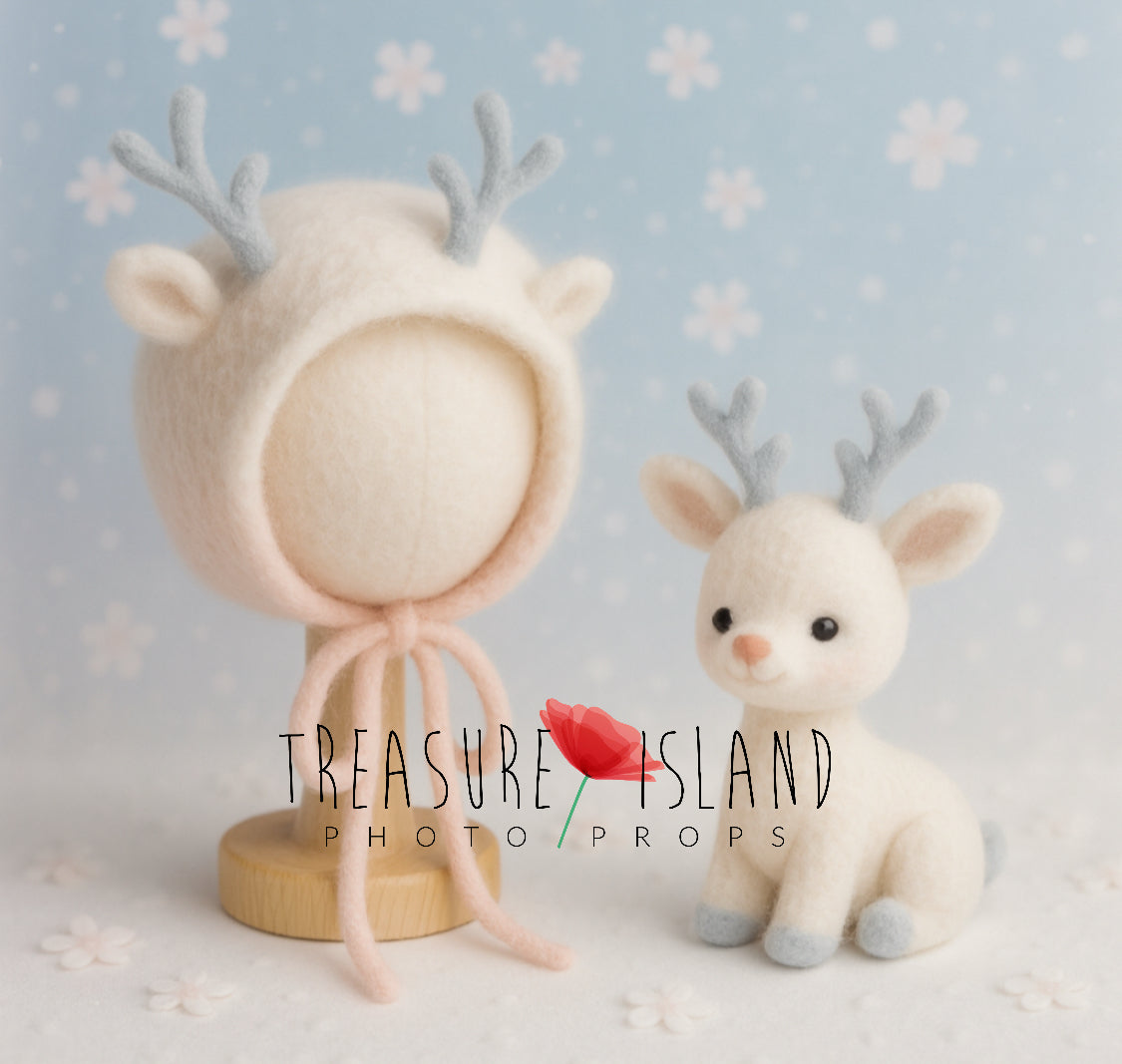 Snow Flower – 雪の花 – Felted Reindeer & Bonnet Set