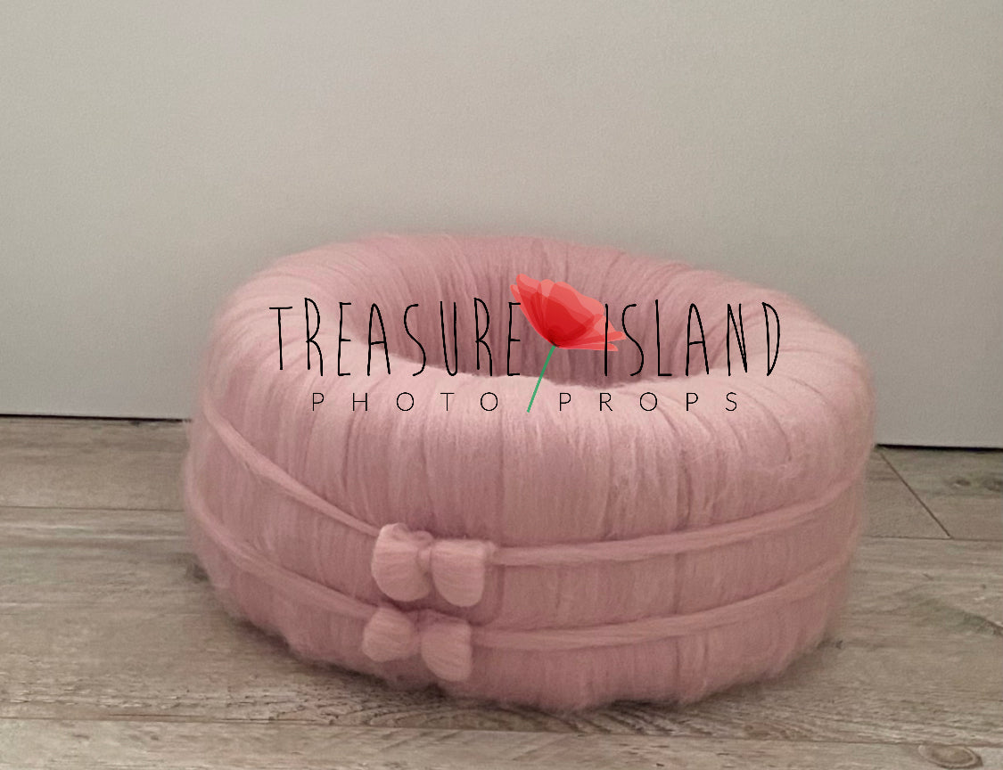 NEWBORN ROUND Nest with Bow โ Handmade Newborn Photography Prop