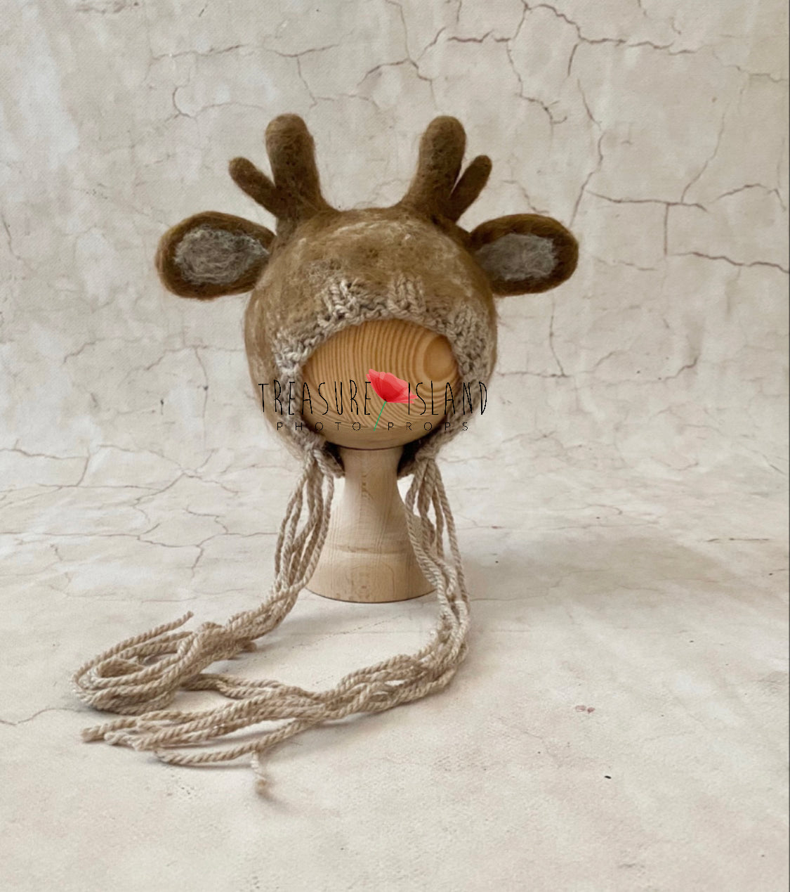 Felted Rudolf Reindeer Set – hand-knitted bonnet & toy prop