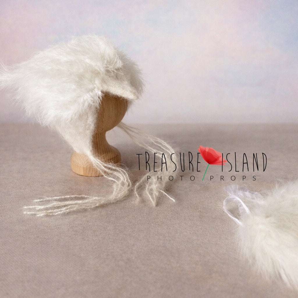 White Swan Heirloom – Feather Edition (Model I)
Hand-Felted Newborn Swan Bonnet & Wings Set