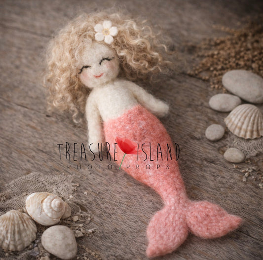 Mini Felted Mermaid Solaya – Coral Blonde | Handmade Newborn & Sitter Photography Prop