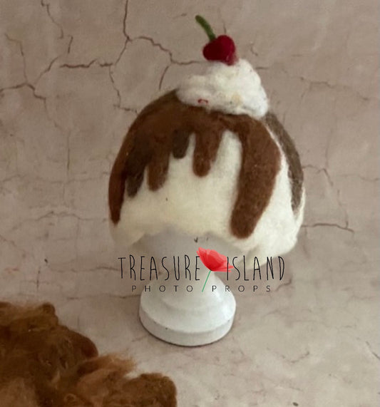 Cupcake bonnet  - Christmas collection