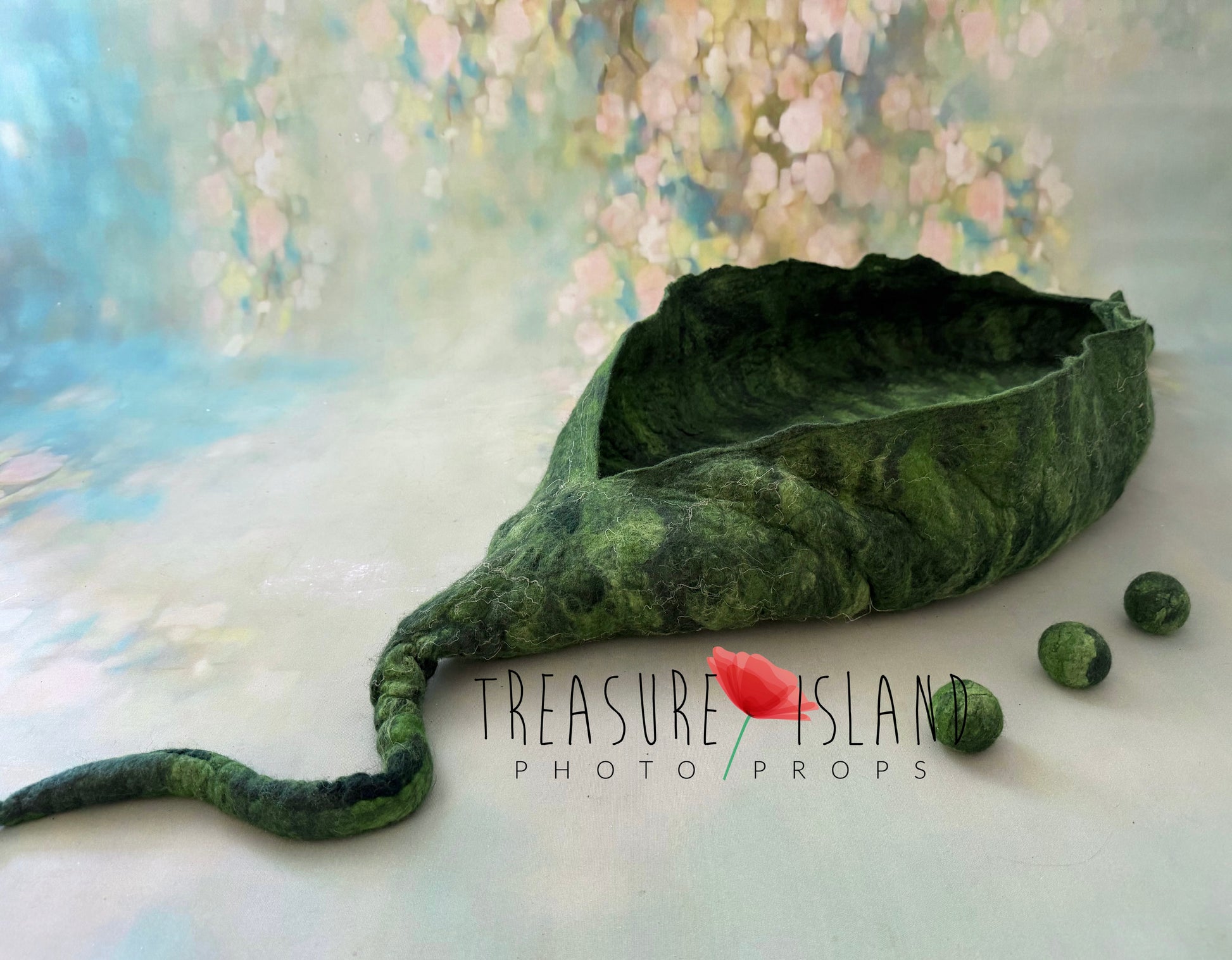 Emerald Whisper Felted Pea Pod Nest handmade from natural wool, luxury newborn photography prop inspired by nature with realistic leaf texture and felted peas