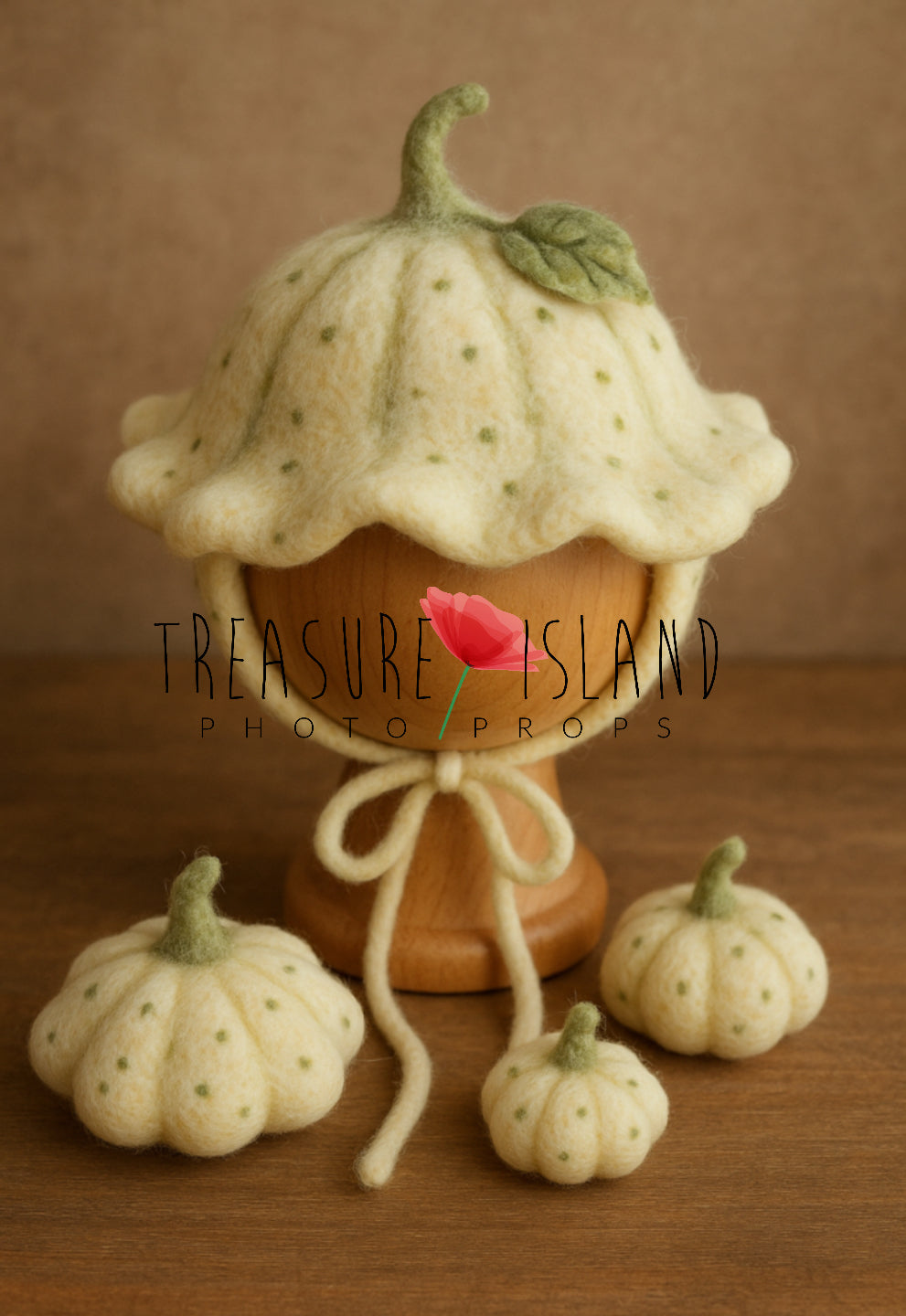 IVORY FELTED PUMPKIN HAT & FELTED PUMPKINS TOY