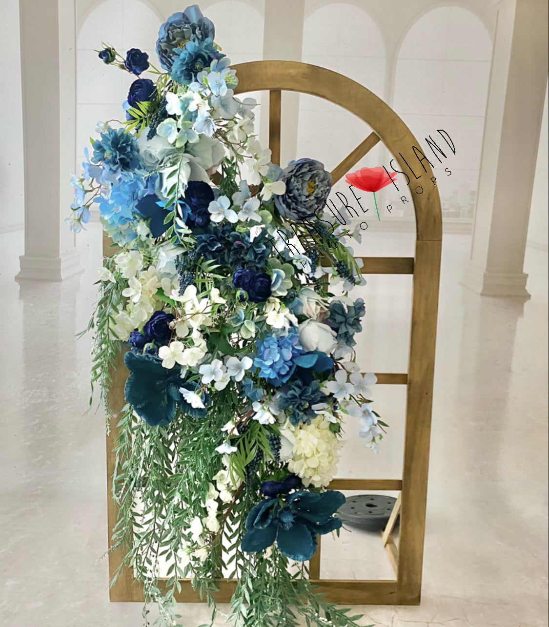 FLOWER GARLAND in blue