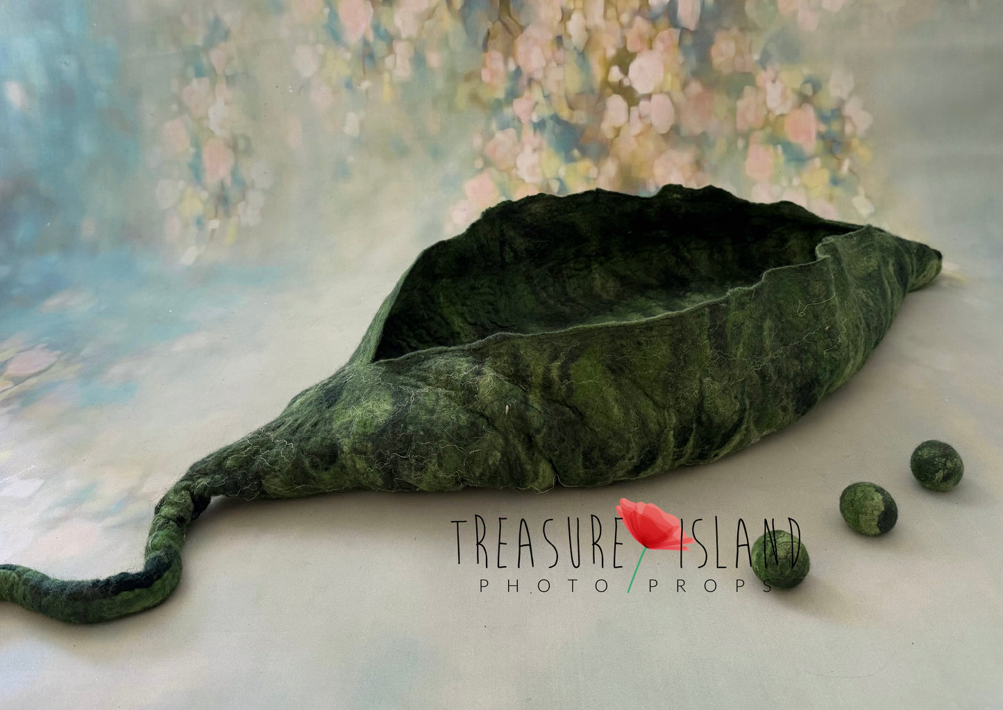 Hand felted Emerald Whisper Pea Pod Nest for newborn photography, handcrafted from natural wool in deep emerald green shades with three felted peas, artistic fine art newborn photo prop
