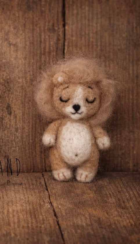 Mini hand-felted lion cub made from natural wool for newborn Safari photography