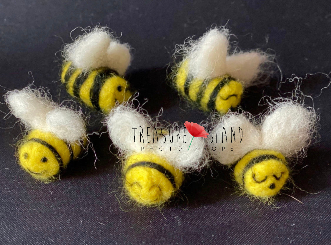 MINI Felted  BEES - SET - Photo Props