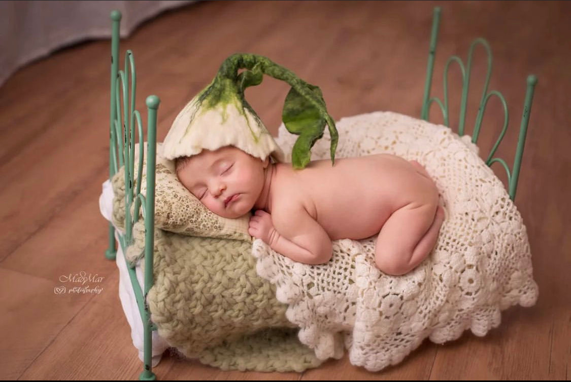 FELTED FLOWER HAT  long stalk with leaf