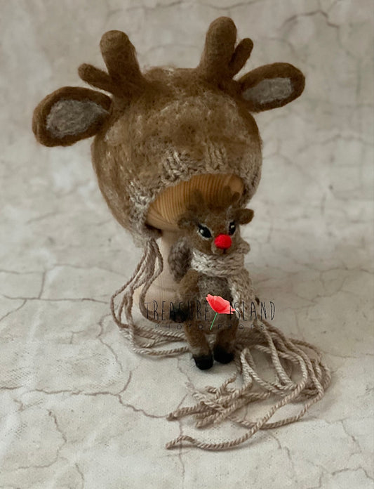 Felted Rudolf Reindeer Set – hand-knitted bonnet & toy prop