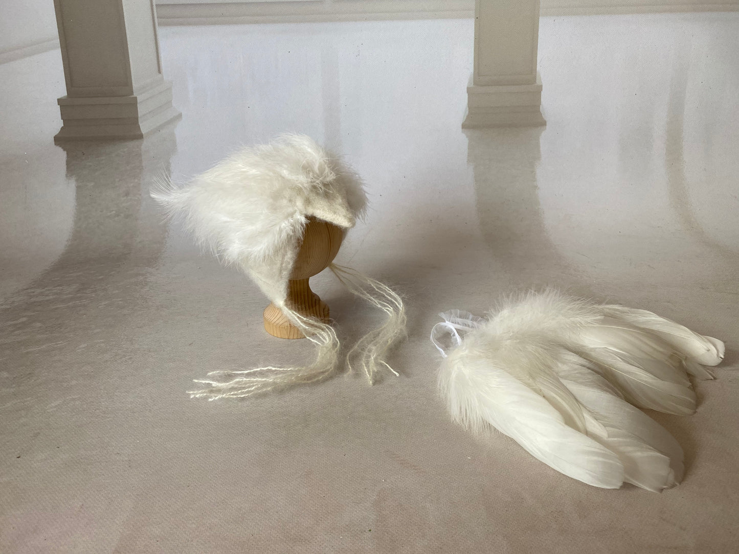 White Swan Heirloom – Feather Edition (Model I)
Hand-Felted Newborn Swan Bonnet & Wings Set