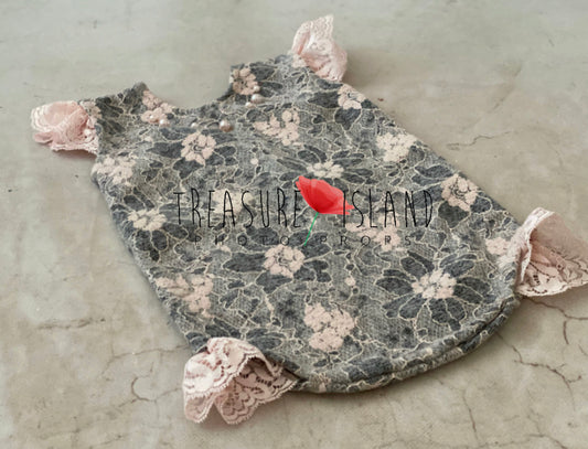 EXCLUSIVE body with lace roses blue/pink 6-12m RTS - outfit