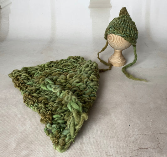 Green set - yarn blanket & hat