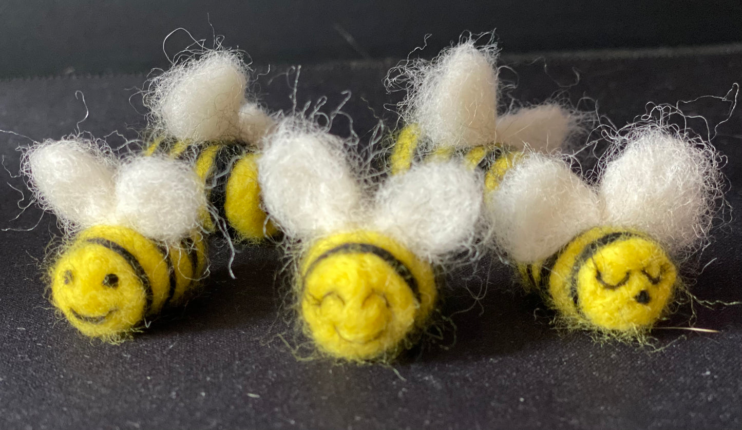 MINI Felted  BEES - SET - Photo Props