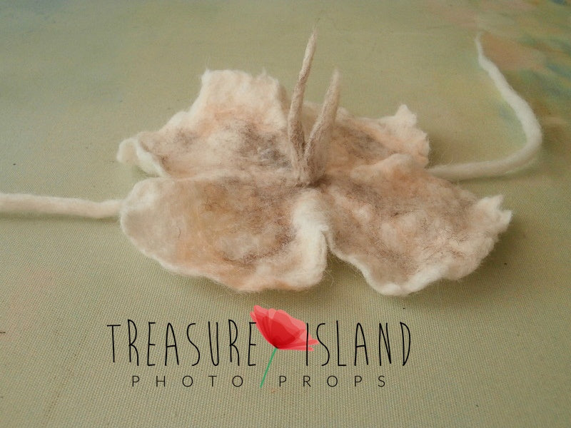 Hand-felted wool flower headband for newborn photography, soft cream and beige felt flower about 8 cm with thin felt cord, handmade newborn photo prop