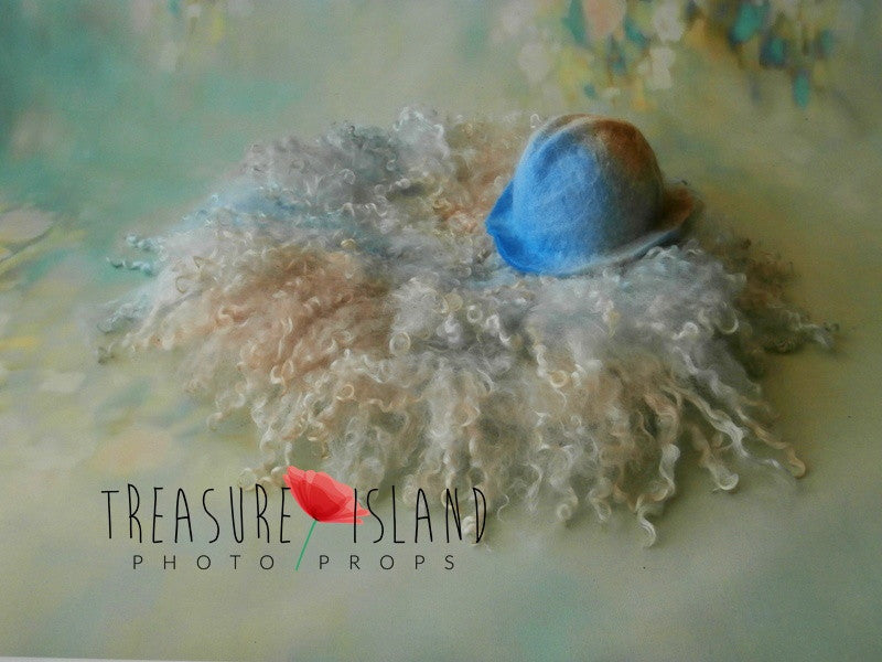 Sky Blue & Warm Beige newborn photography set with curly wool blanket and hand-felted hat